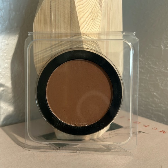Laura Mercier Smooth Finish Powder 6C1 - Picture 1 of 1
